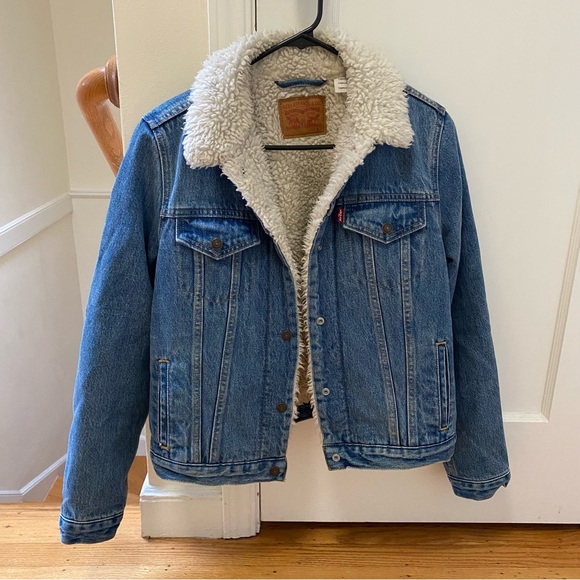 Levi’s Sherpa Lined Jean Jacket - Picture 7 of 7
